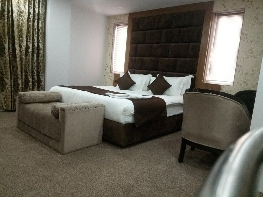 Фото Hotel The Montreal Srinagar