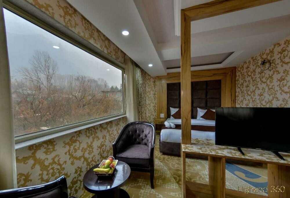 Фото Hotel The Montreal Srinagar