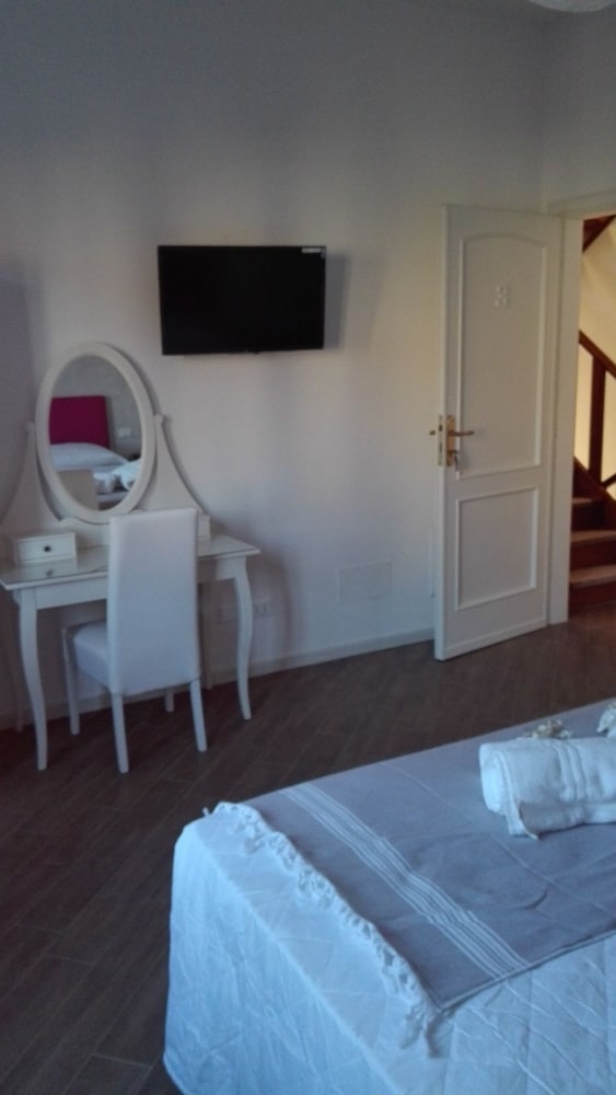 Фото La Bouganville B&b