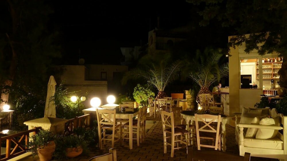 Фото Oasis Hotel