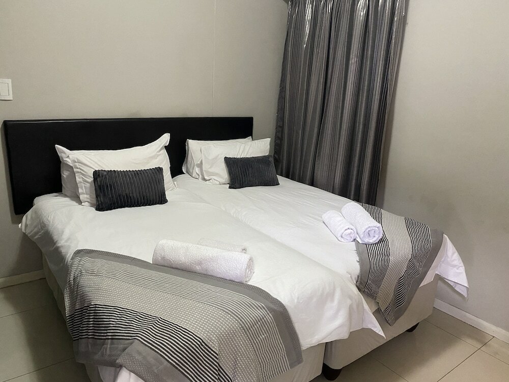 Фото The Residence at Urban Park