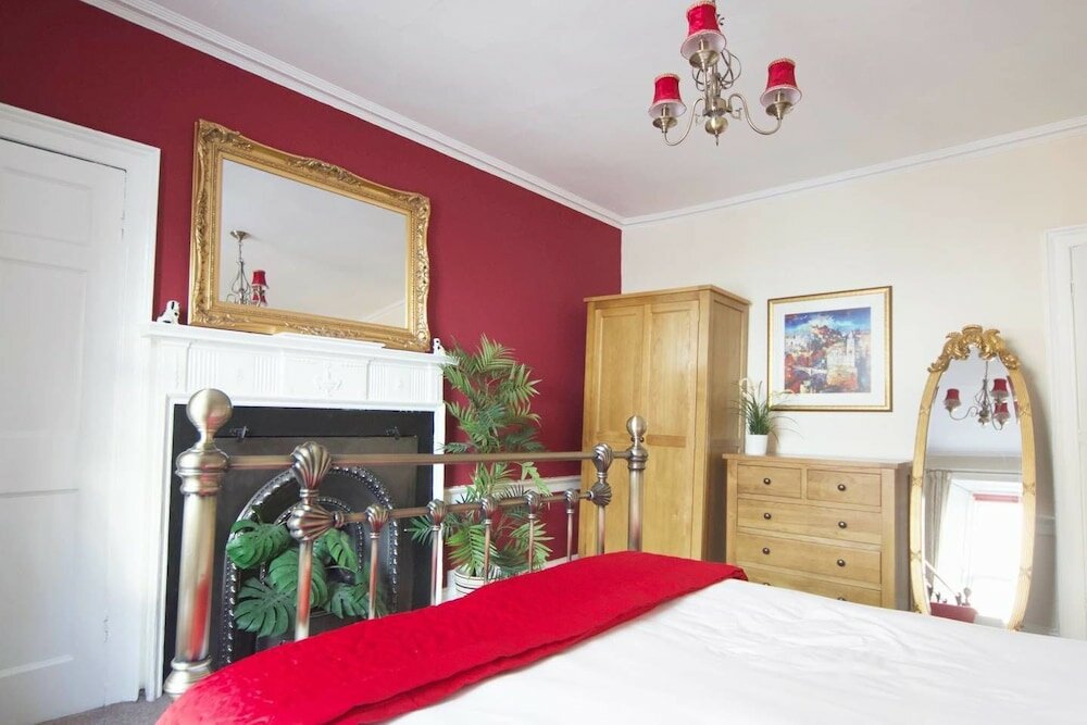 Фото Perfect Location - Stylish 2bd Rose St Apartment