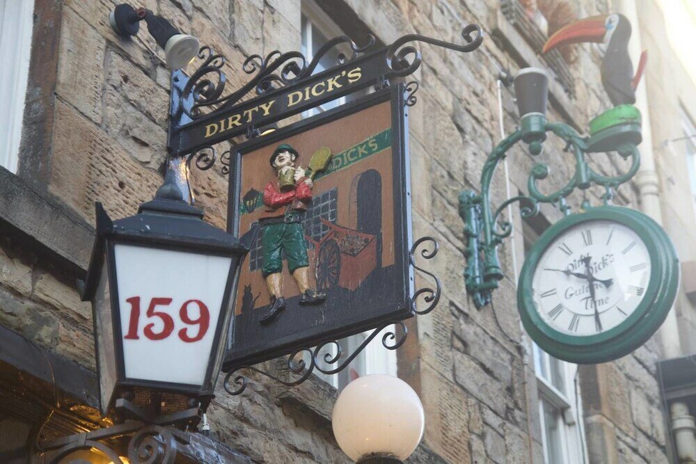 Фото Perfect Location - Stylish 2bd Rose St Apartment