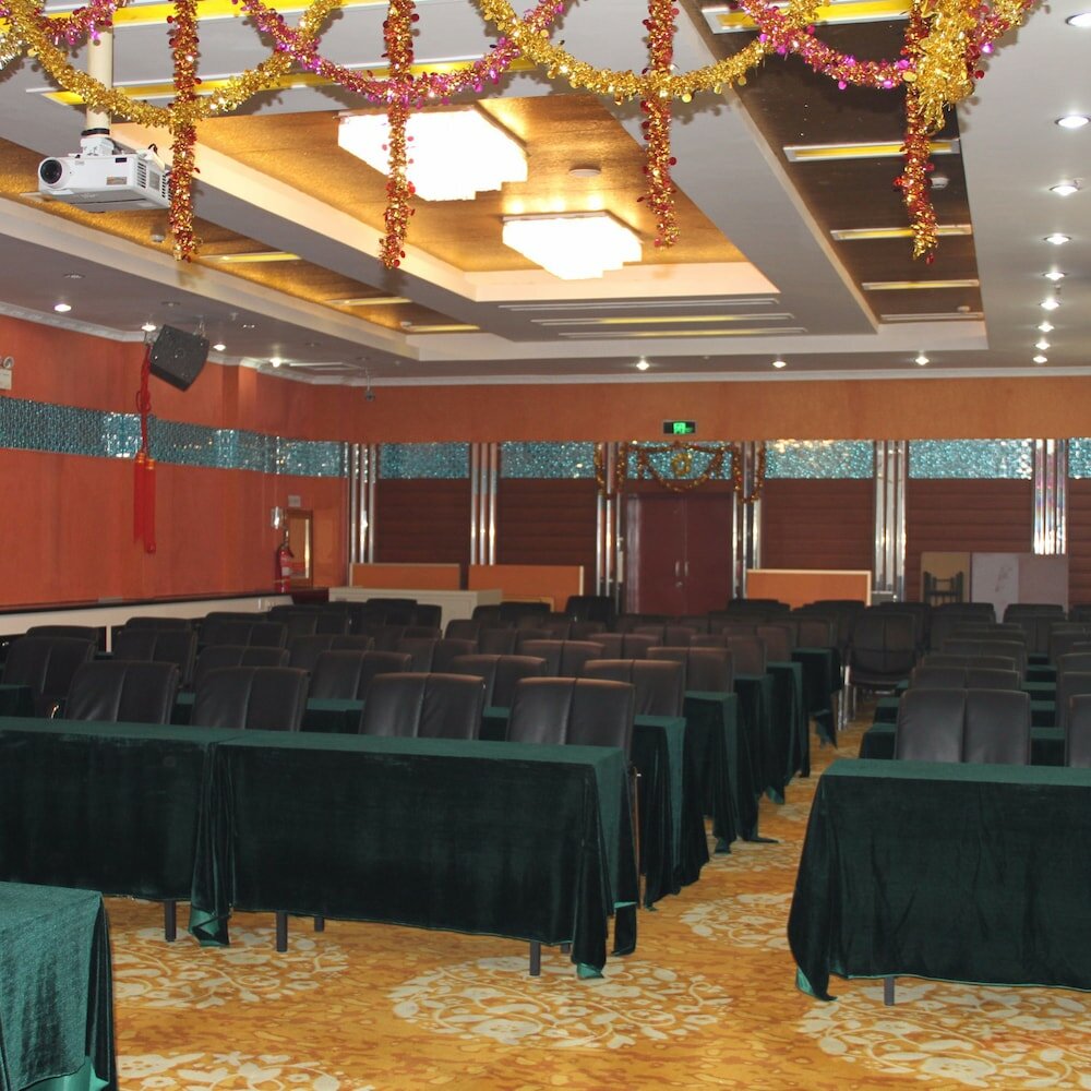 Фото Urumqi Taxinan Hotel