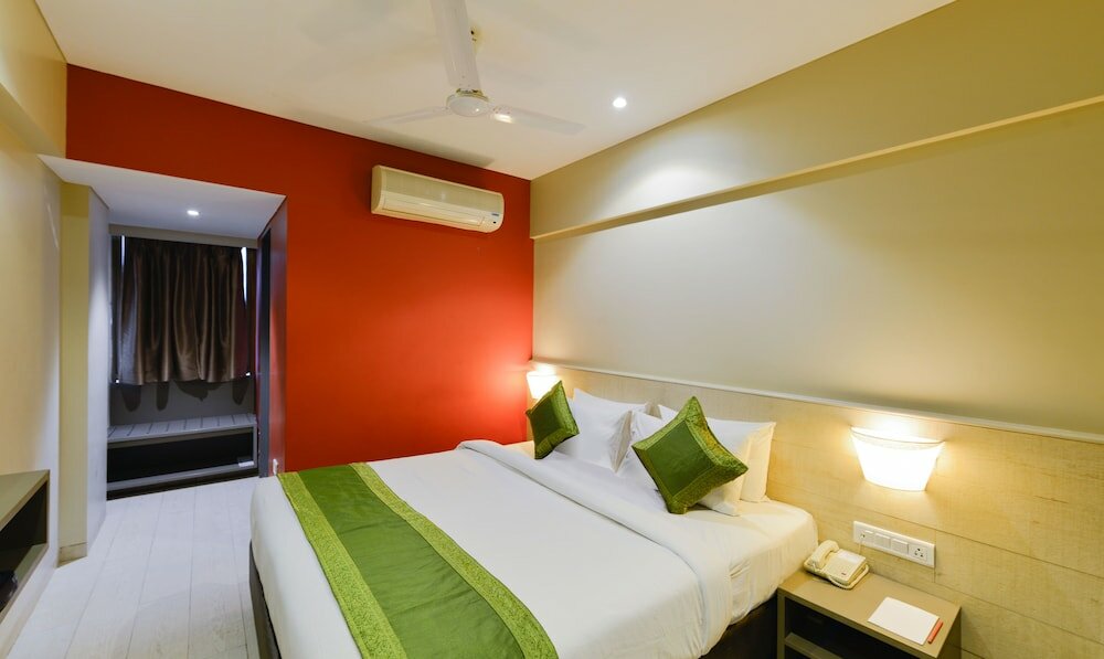 Фото Treebo swastik