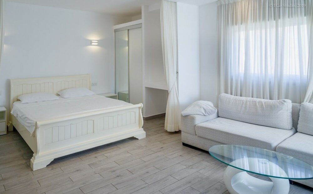 Фото Royal Lea Apartments