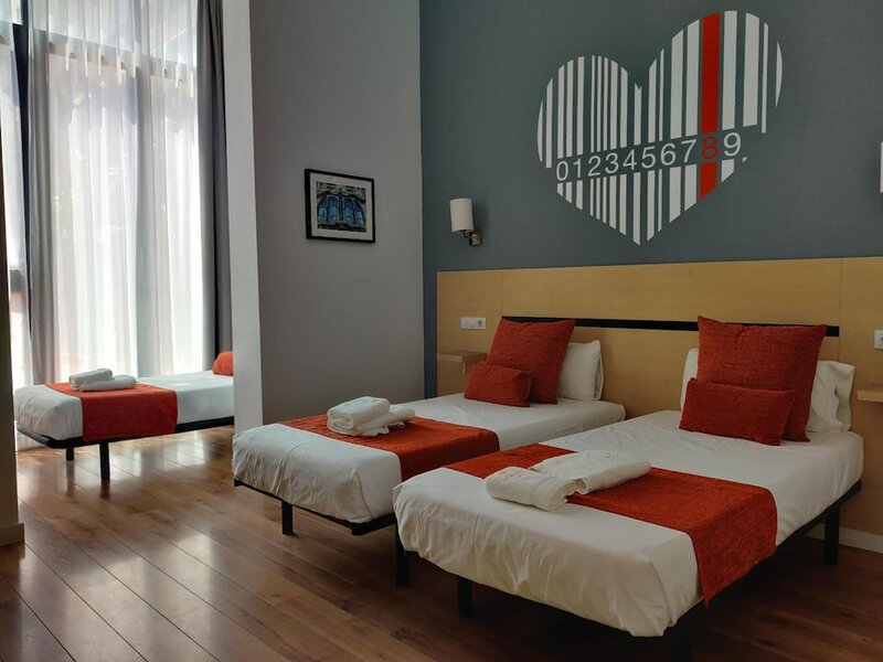 Гостиница Hostal Live Natura Barcelona