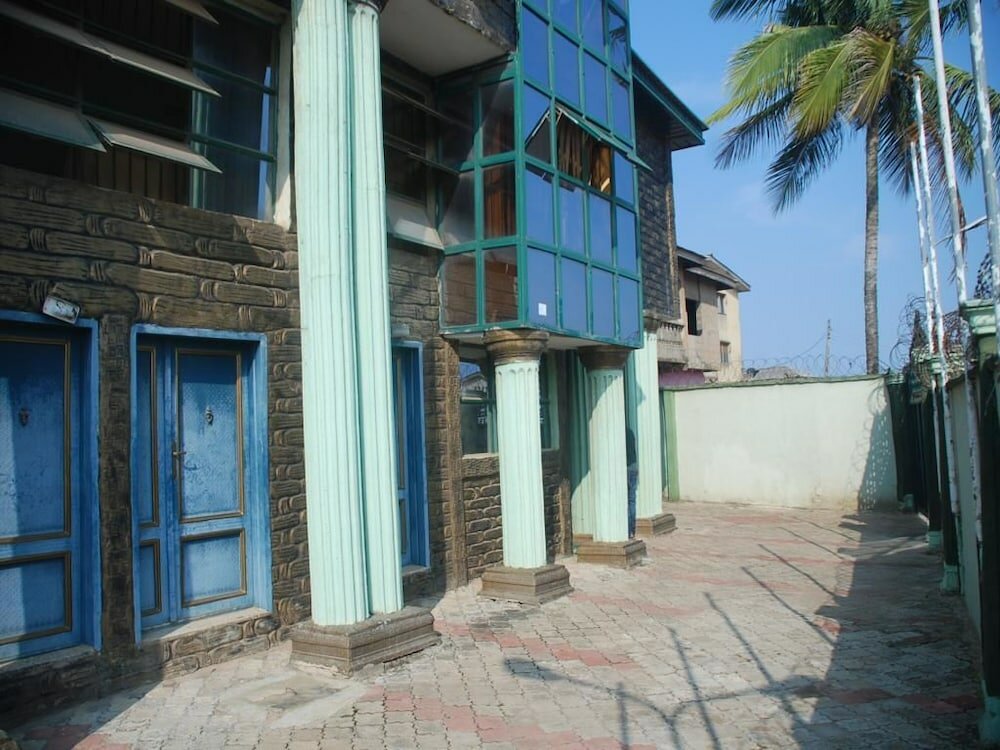 Фото Oyins Holiday Inn Annex