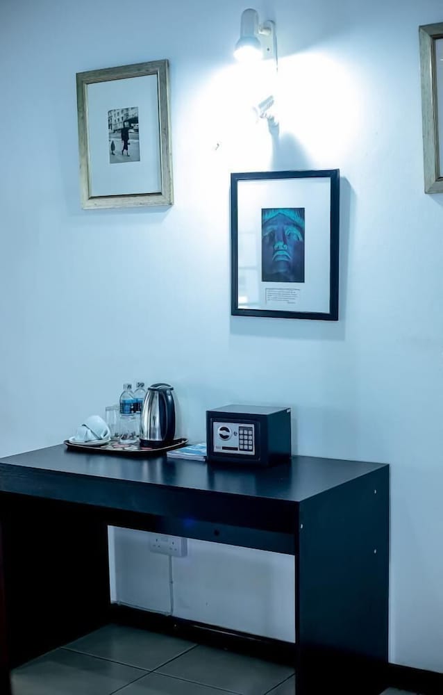 Фото Adlib Executive Lodge