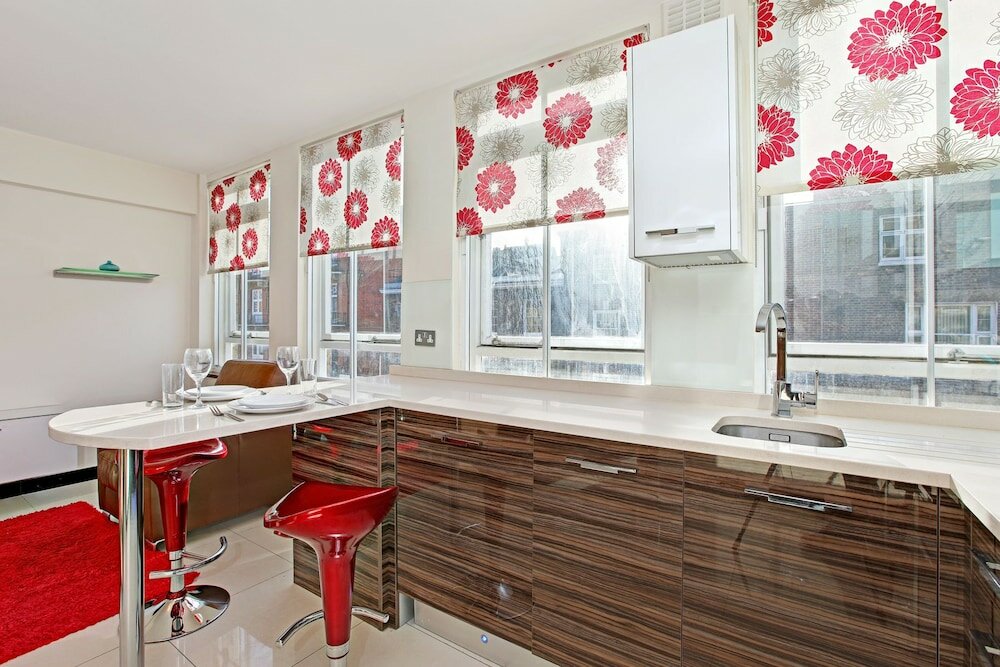 Фото Baker Street Suites