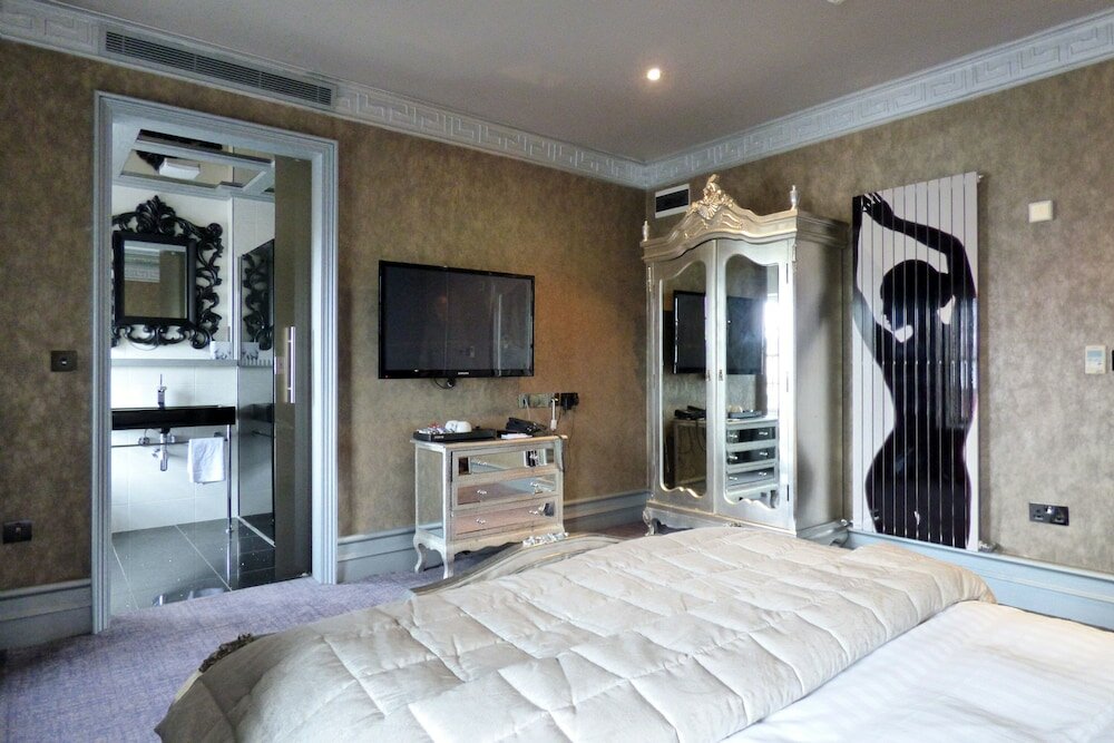 Фото Me and Mrs. Jones