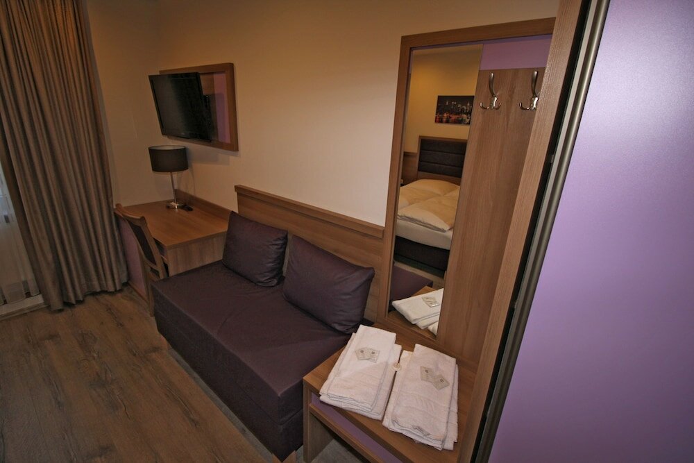 Фото Slamba Hostel Augsburg