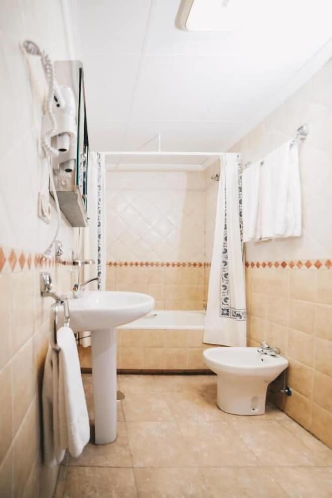 Фото Hostal Los Gavilanes 2