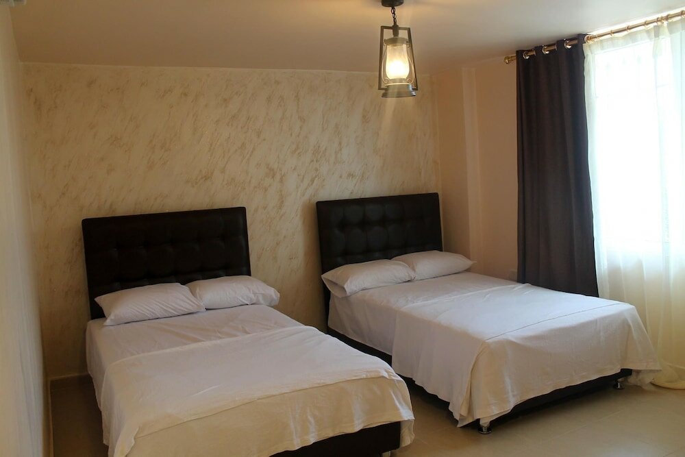 Фото Town of Nebo Hotel