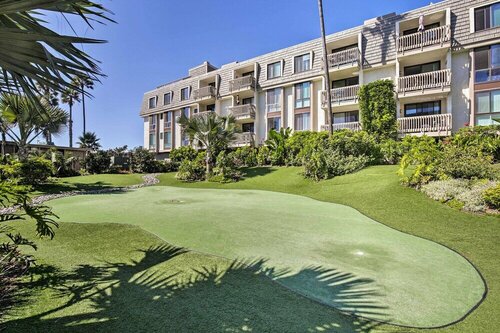 Гостиница Stunning Oceanside Condo w Walk to the Beach в Оушенсайде