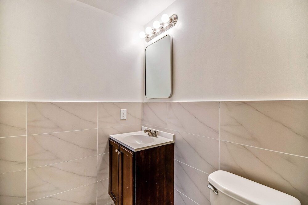 Фото Retreat in a Stylish 2b Apartment