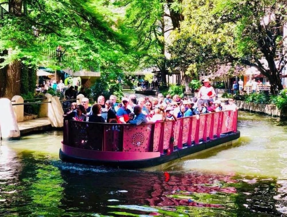 Фото Stunning 3 Br Home Near Dt Alamodome - Riverwalk