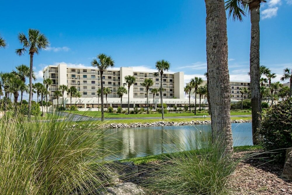 Фото Crescent Beach Condos