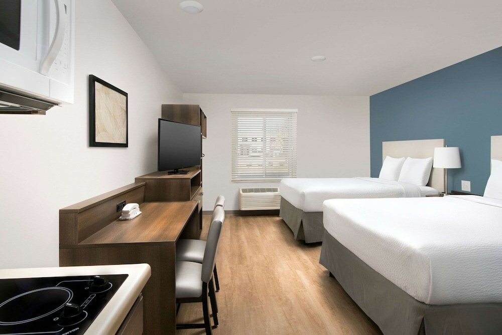 Фото Woodspring Suites West Des Moines