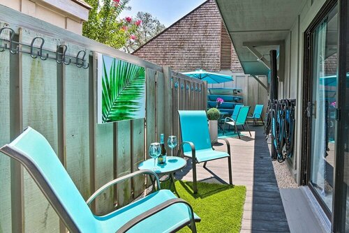 Гостиница Coastal Resort Beach Villa - Short Walk to Shore! в Хилтон-Хед-Айленд