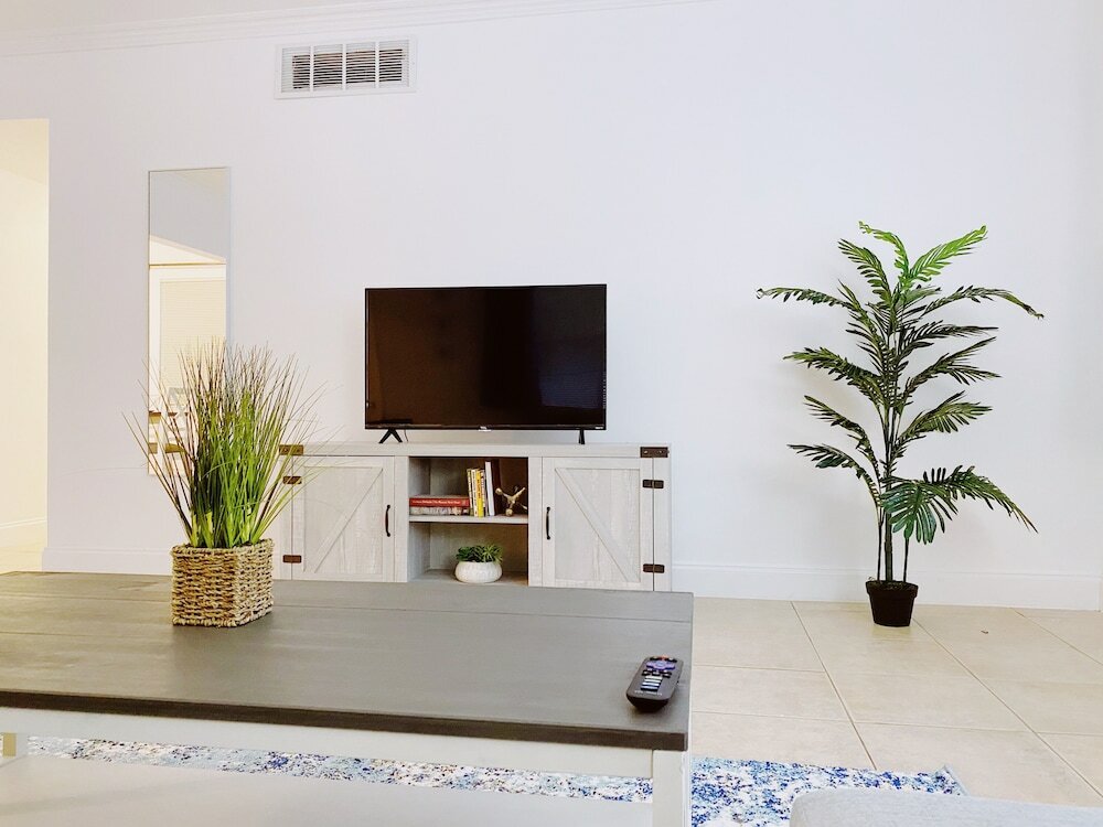 Фото Bayview Regency Apartments by Lowkl