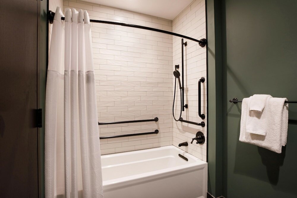 Фото Cyrus Hotel, Topeka, a Tribute Portfolio Hotel