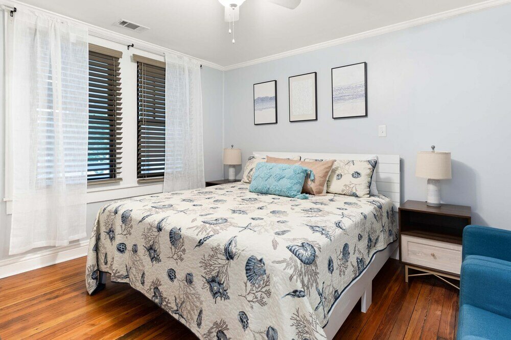 Фото Ebb and Flow Apartment House