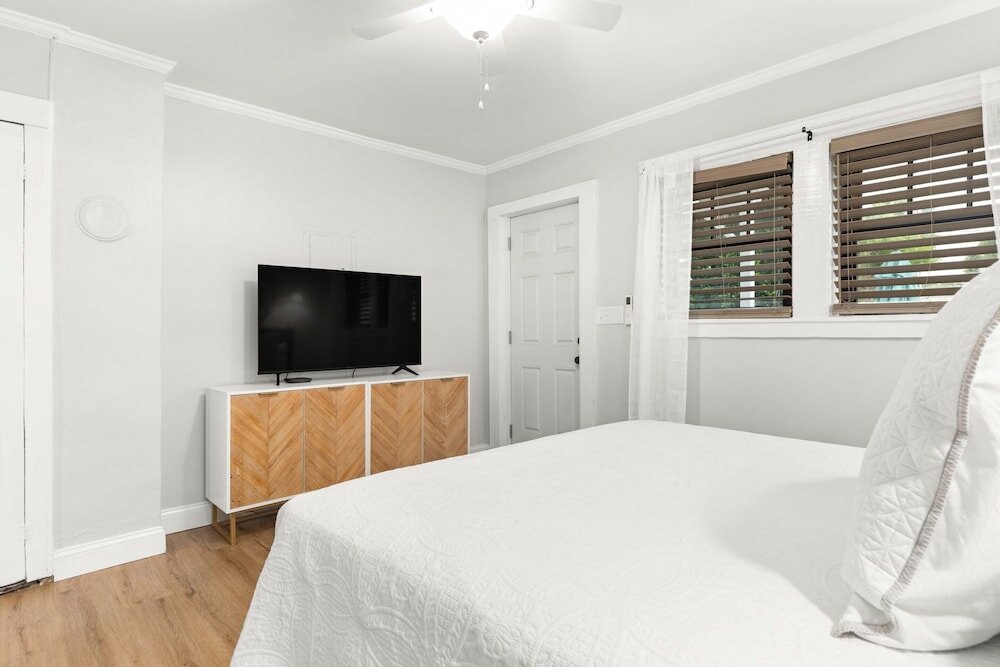 Фото Ebb and Flow Apartment House