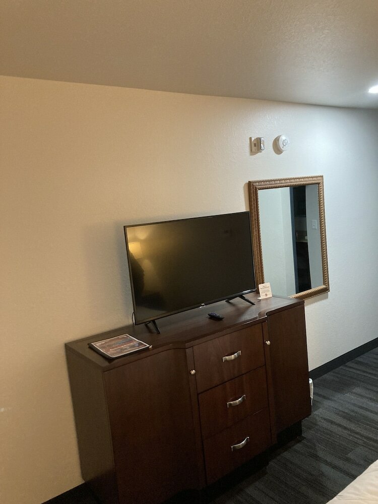 Фото Elker Inn & Suites