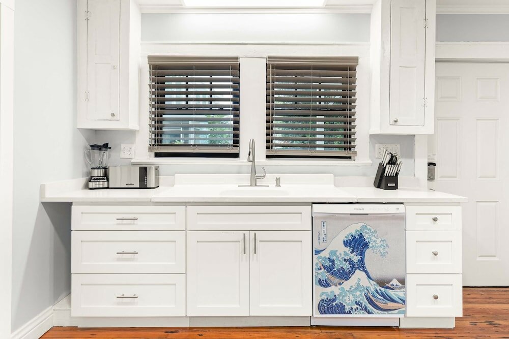 Фото Ebb and Flow Apartment House