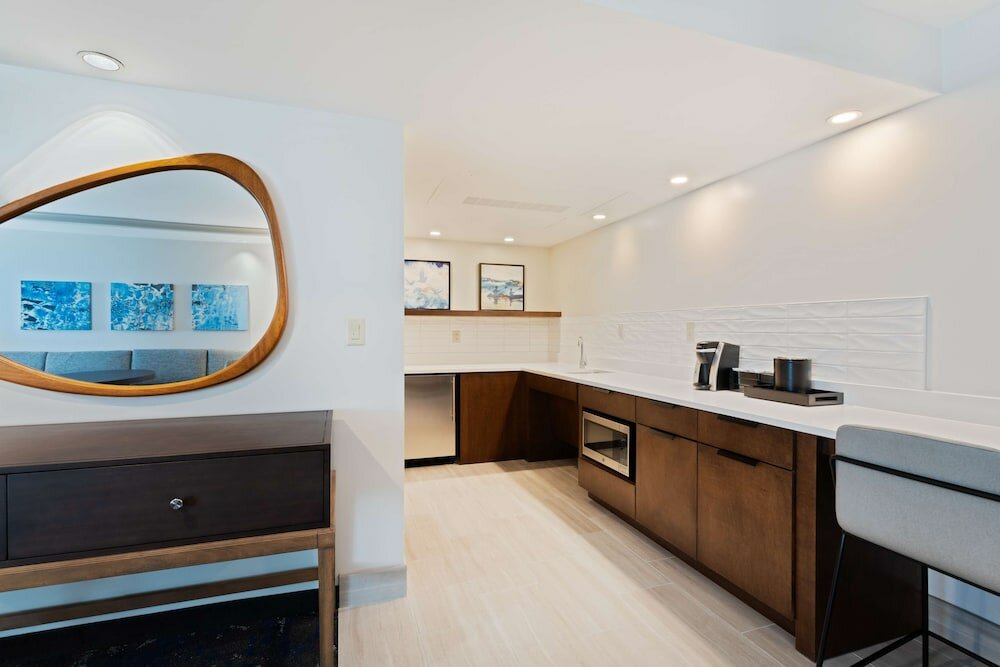 Фото Embassy Suites by Hilton Tampa Usf Near Busch Gardens