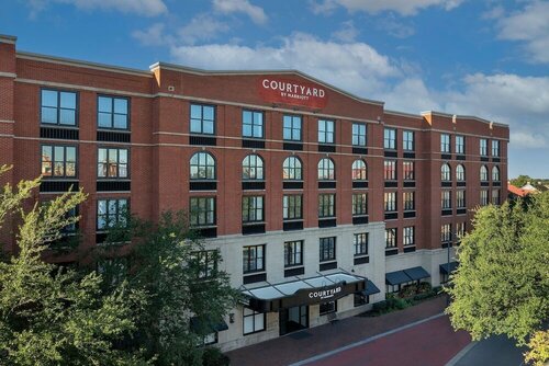 Гостиница Courtyard by Marriott Savannah Downtown/Historic District в Саванне
