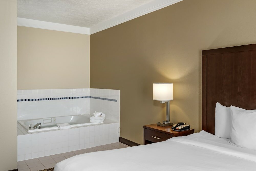 Фото Comfort Suites Salem