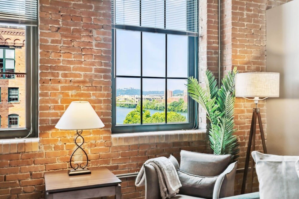 Фото Historic Loft Retreat With Pool
