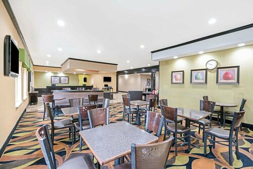 Гостиница La Quinta Inn & Suites by Wyndham McAlester