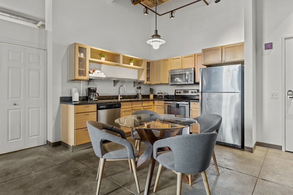 Фото Historic Loft Retreat With Pool