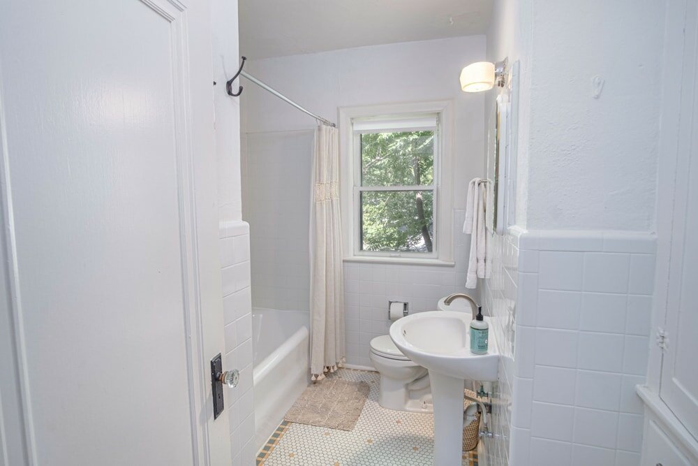 Фото Close to Famous Attractions With Hot Tub and Fire Pit