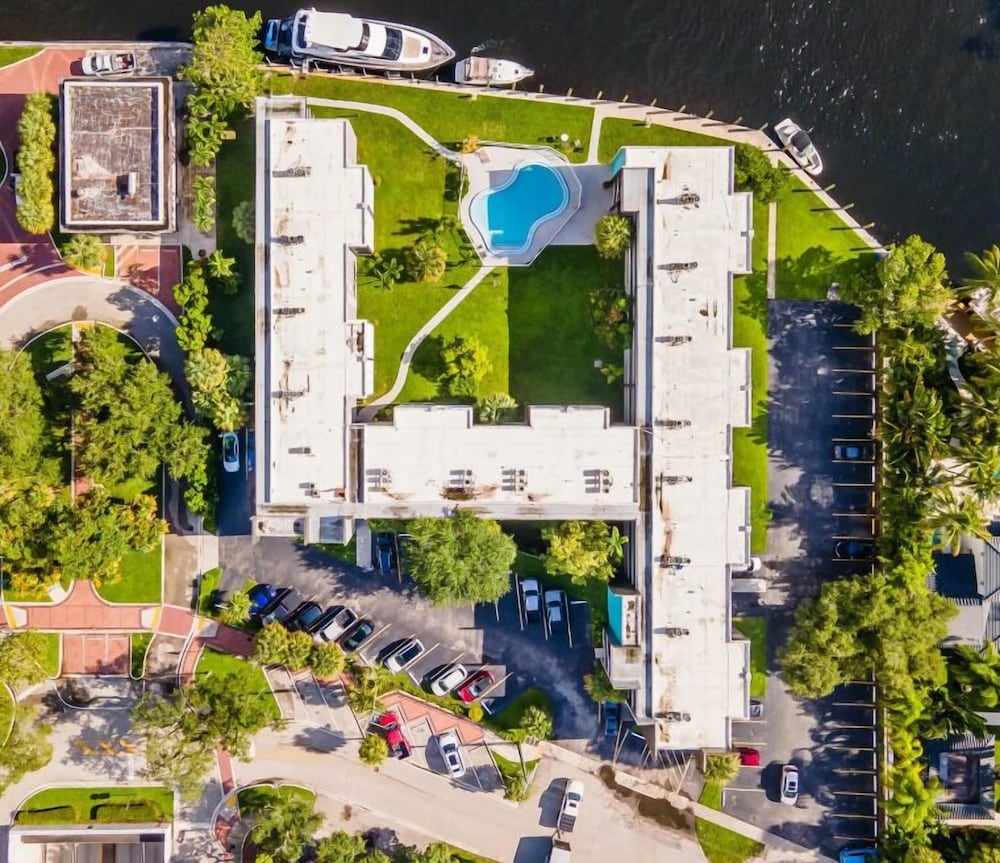 Фото Artrageous on the river by RocketSTAY