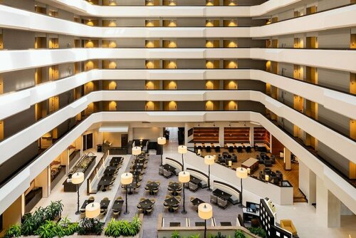 Гостиница Sheraton West Des Moines Hotel в Де-Мойн