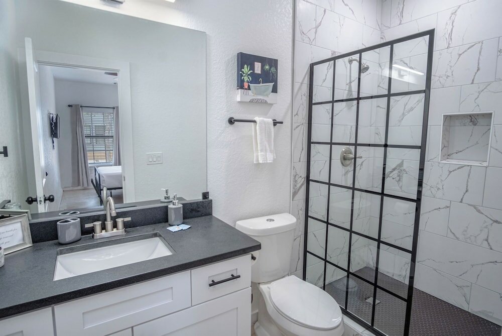 Фото State-of-the-art 3br/2.5ba Home Next to Downtown