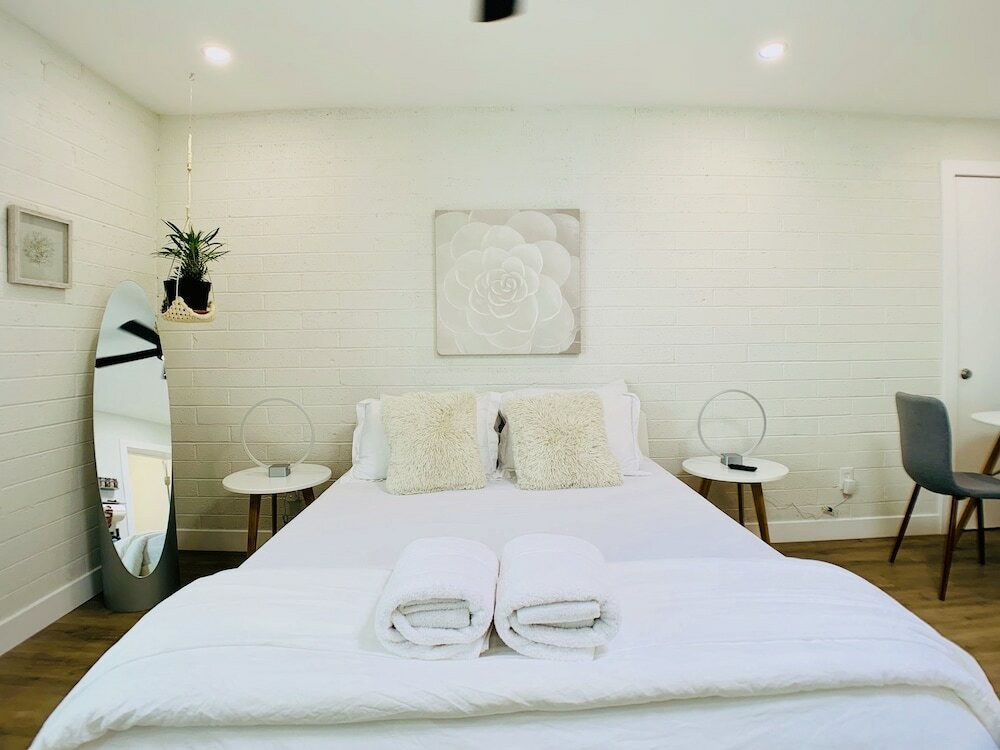 Фото Primo Old Town Location with Heated Pool