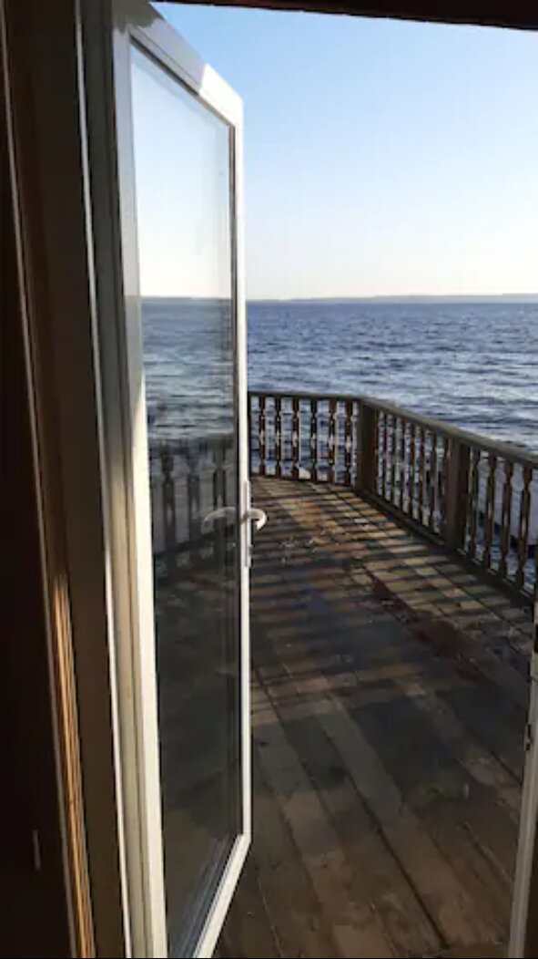 Фото Исторический дом у озера