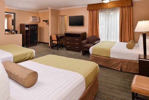 Гостиница Best Western Courtesy Inn - Anaheim Park Hotel в Анахайме