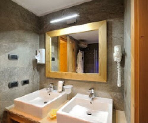 Внешний вид отеля Hotel Diana в Пинцоле, фото 1