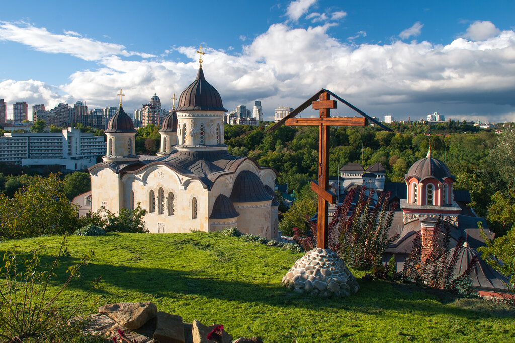 دير، مسكن الرهبان، كنيسة Monastery of of Archangel Michael Zvirynetskiy ، كييف، صورة