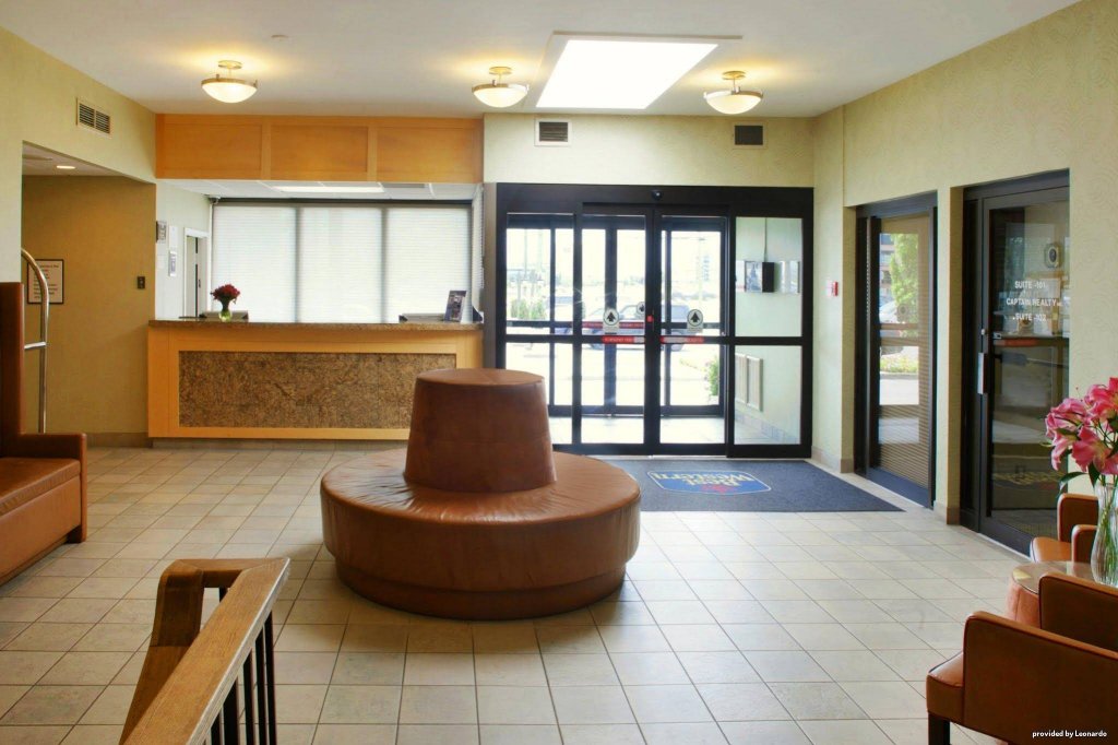 Фото Best Western Parkway Hotel Toronto North