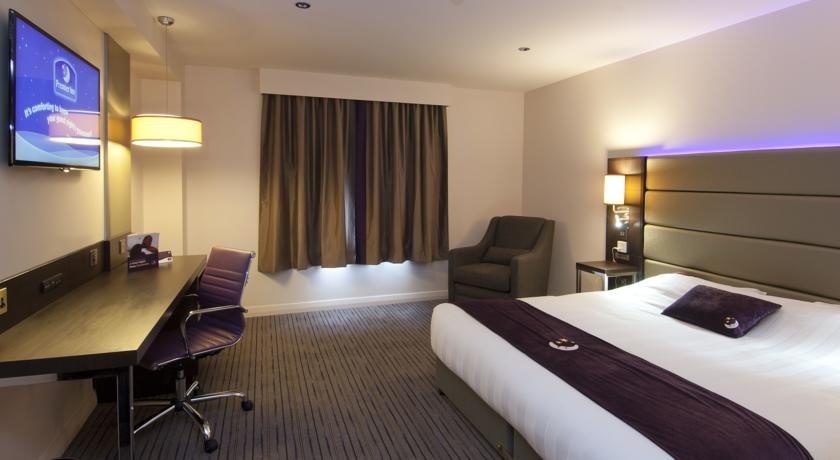 Фото Hub by Premier Inn Edinburgh City Centre