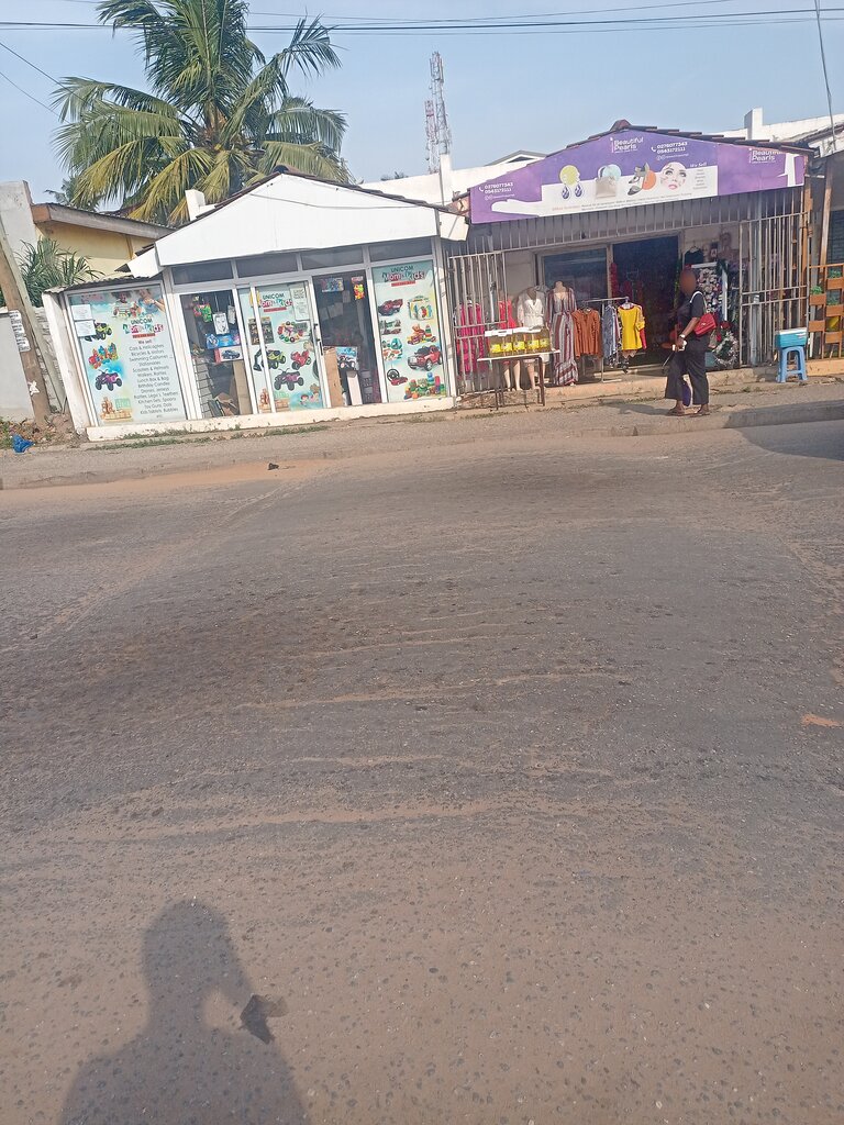 Clothing store Unicom Mum & Kids, Accra, photo