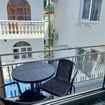 Among Friends (Prosvescheniya Street, 173Г) ، بيت الضيافة