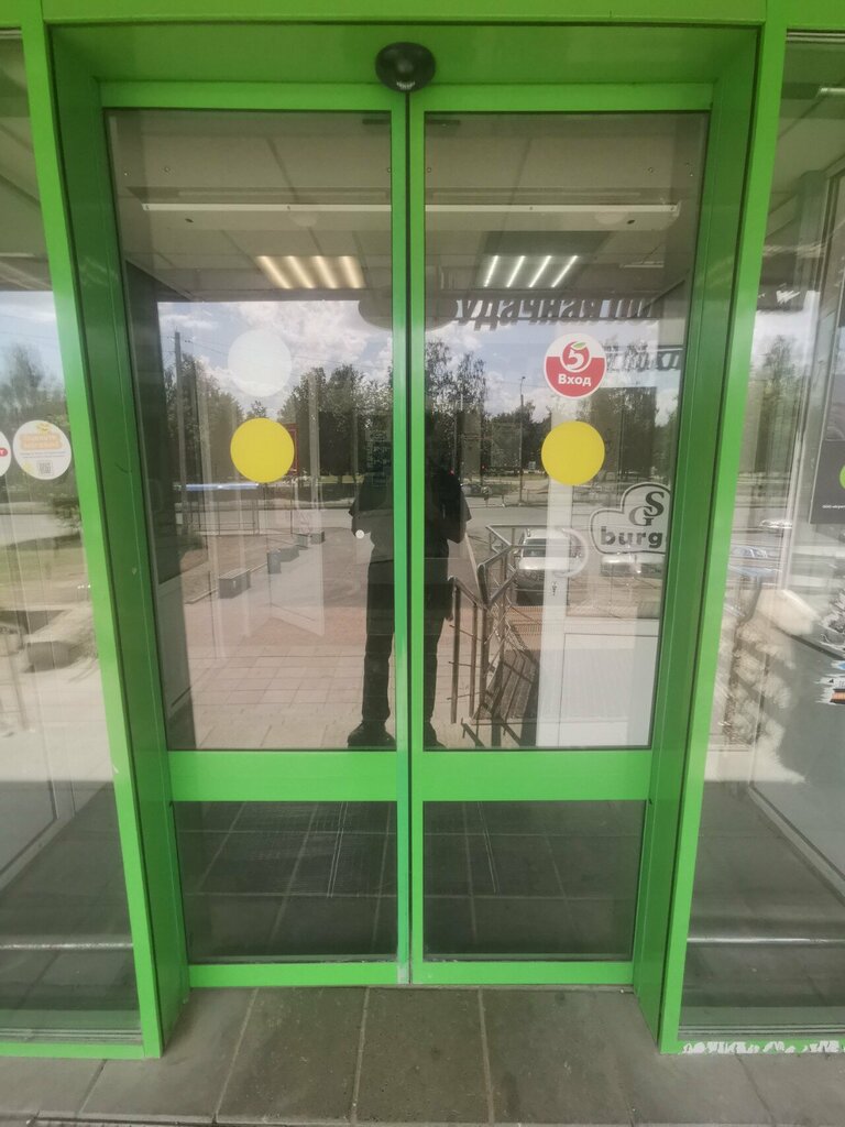 Vending machine Global Gumball, Pskov, photo